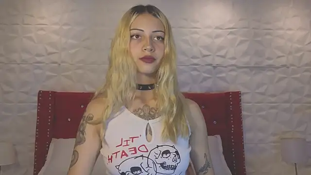 Snapshot of Lucy_n_pink chatting on October 2025 03:08:02 PM Lucy n pink online show from October 2025 03:08:02 PM