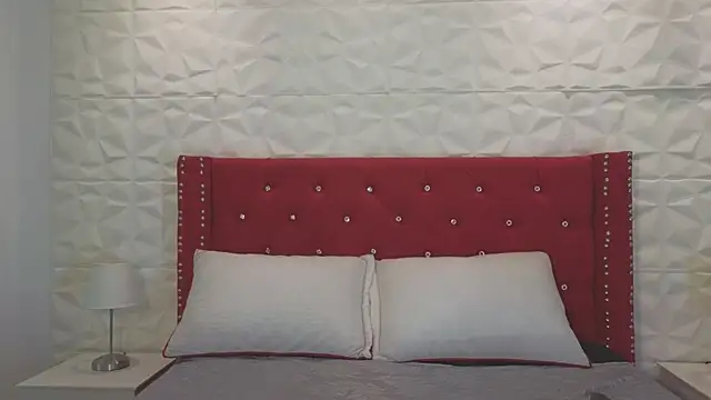 Snapshot of Lucy_n_pink chatting on October 2025 08:51:02 PM Lucy n pink online show from October 2025 08:51:02 PM