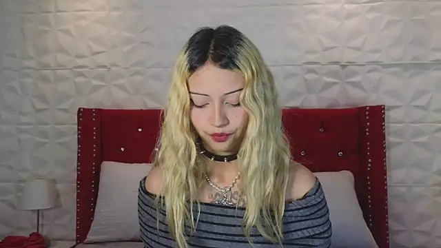 Snapshot of Lucy_n_pink chatting on October 2025 05:09:02 PM Lucy n pink online show from October 2025 05:09:02 PM