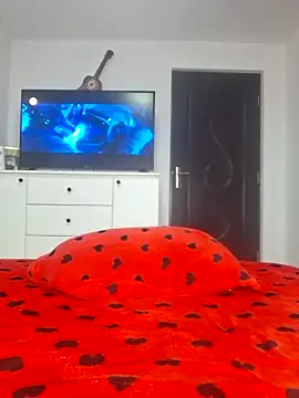 Snapshot of Fluturas2 chatting on September 2025 10:33:02 PM Fluturas2 online show from September 2025 10:33:02 PM