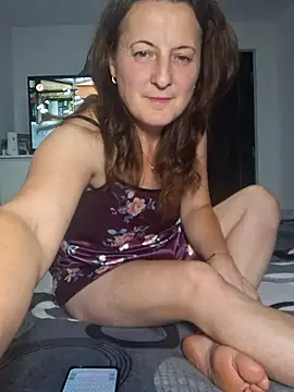 Snapshot of Fluturas2 chatting on September 2025 06:33:02 PM Fluturas2 online show from September 2025 06:33:02 PM