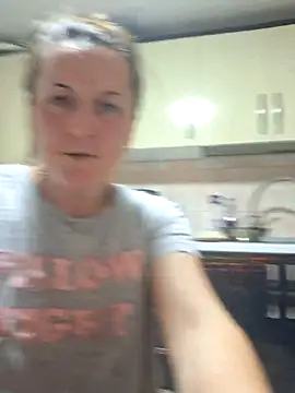 Snapshot of Fluturas2 chatting on October 2025 06:08:01 PM Fluturas2 online show from October 2025 06:08:01 PM