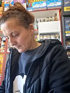 Snapshot of Fluturas2 chatting on October 2025 08:59:01 AM Fluturas2 online show from October 2025 08:59:01 AM