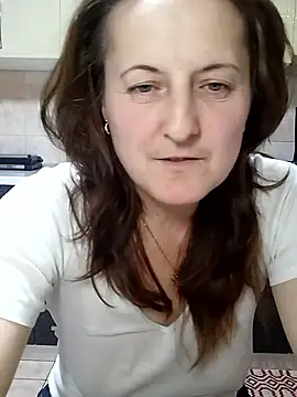 Snapshot of Fluturas2 chatting on November 2025 08:00:01 PM Fluturas2 online show from November 2025 08:00:01 PM