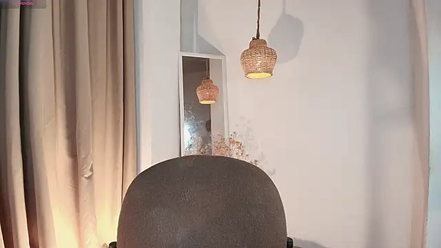 Nicolletease online show from December 2025 12:25:01 PM