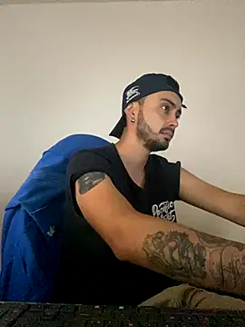 cristopher wallacee online show from October 2025 10:32:01 PM