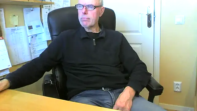 Snapshot of Klipparn chatting on February 2026 08:44:02 AM Klipparn online show from February 2026 08:44:02 AM