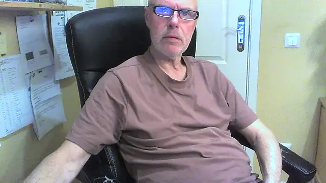 Snapshot of Klipparn chatting on March 2026 05:51:01 PM Klipparn online show from March 2026 05:51:01 PM