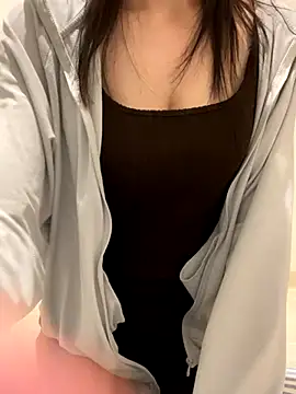 Snapshot of yayoi_jp chatting on November 2025 04:06:02 PM yayoi jp online show from November 2025 04:06:02 PM