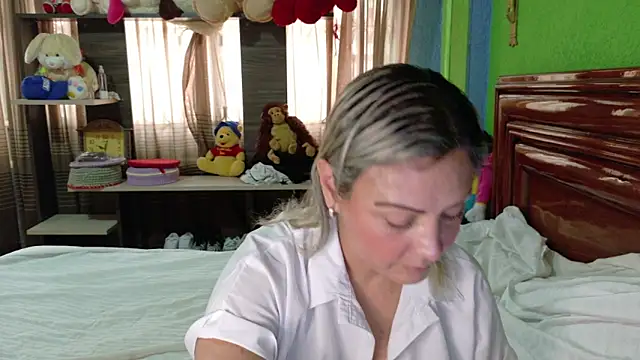  Charlize theron  online show from February 2026 09:32:01 PM