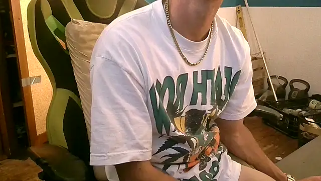 Snapshot of Resa25 chatting on November 2025 12:27:02 AM Resa25 online show from November 2025 12:27:02 AM