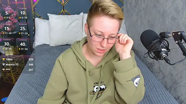 AlexandraGreen online show from October 2025 04:10:01 AM