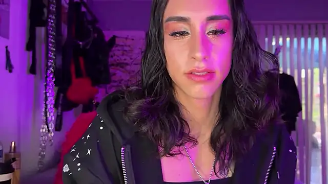 xoFrankie online show from October 2025 12:08:01 AM