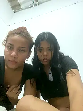 Snapshot of loversexxxles chatting on September 2025 04:58:02 AM loversexxxles online show from September 2025 04:58:02 AM