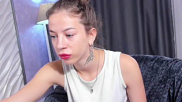 Jenniferr 1 online show from September 2025 08:20:02 PM