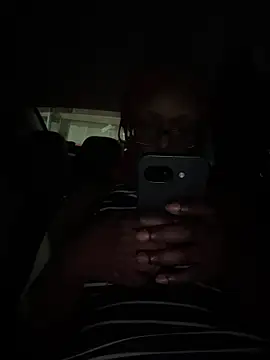 Snapshot of CinnaCakesss chatting on April 2026 01:37:02 AM CinnaCakesss online show from April 2026 01:37:02 AM