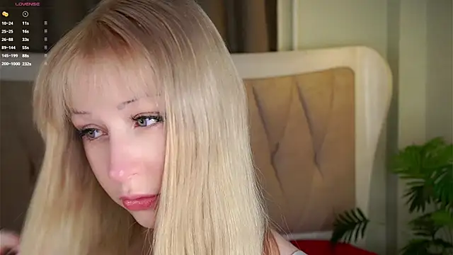 Snapshot of MarciDarugar chatting on December 2025 03:06:01 PM MarciDarugar online show from December 2025 03:06:01 PM