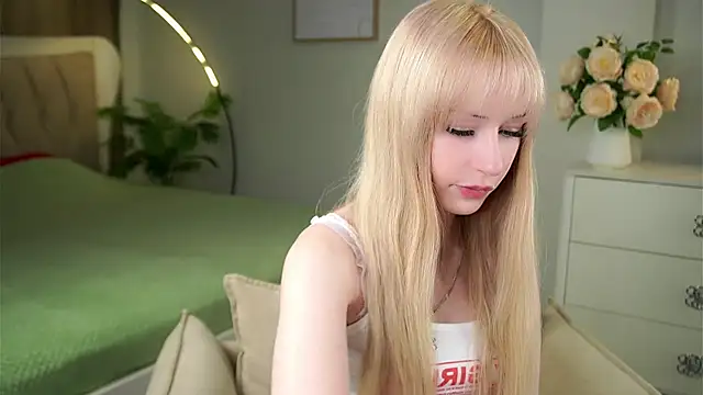 Snapshot of MarciDarugar chatting on December 2025 03:18:02 PM MarciDarugar online show from December 2025 03:18:02 PM