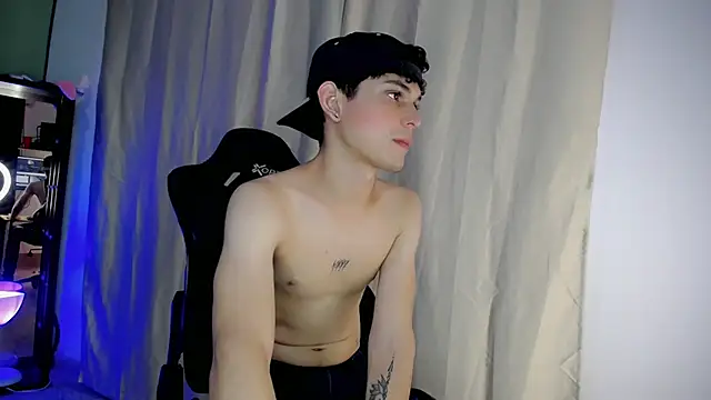 dilan hott  online show from October 2025 08:20:02 PM