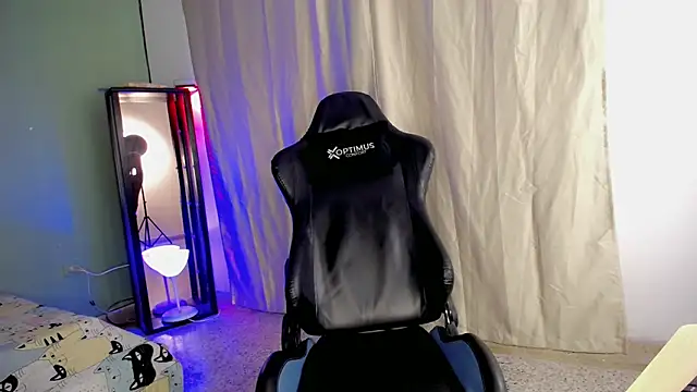 dilan hott  online show from November 2025 06:42:02 PM