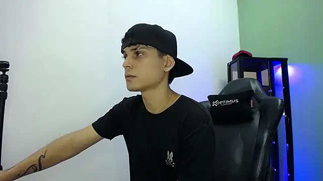 dilan hott  online show from December 2025 07:53:02 PM