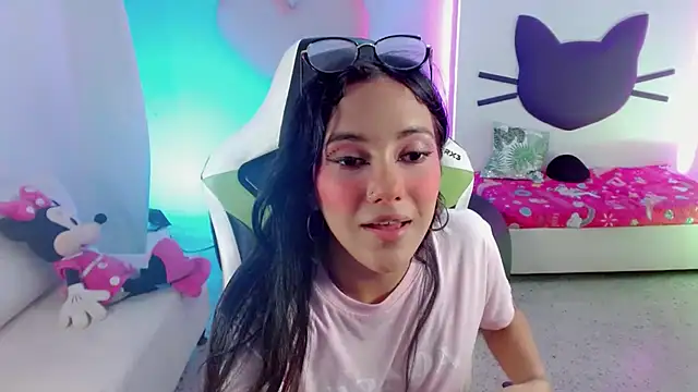 mishel hott online show from September 2025 09:15:02 PM