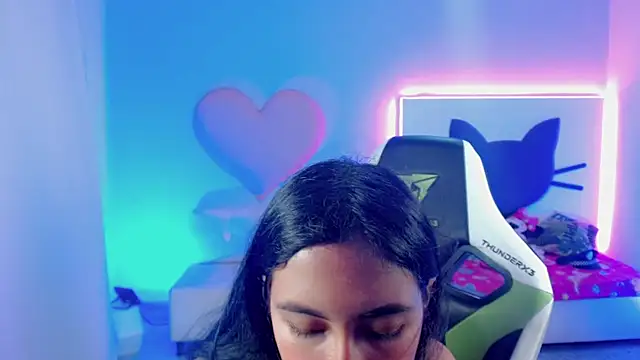 mishel hott online show from September 2025 09:38:01 PM