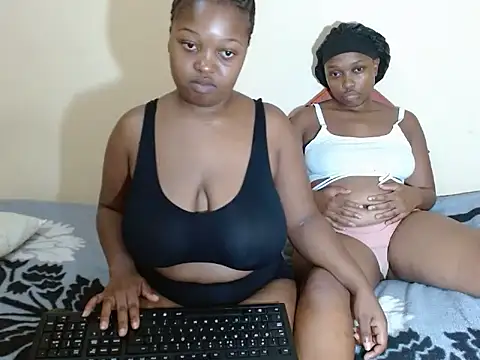 Snapshot of xfoxybrownxx chatting on September 2025 06:13:02 AM xfoxybrownxx online show from September 2025 06:13:02 AM