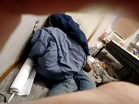 Snapshot of Hurri21 chatting on December 2025 05:58:02 AM Hurri21 online show from December 2025 05:58:02 AM