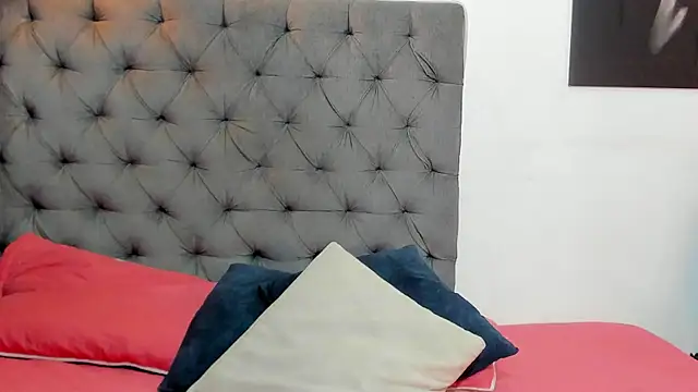 nahiroby ebony online show from April 2026 06:03:02 PM