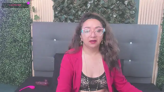 leyla smithh online show from September 2025 12:16:02 PM