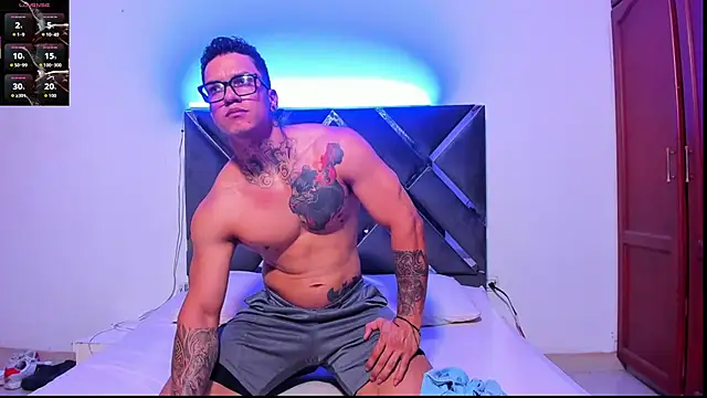 Snapshot of ArnoldSexy_ chatting on November 2025 03:22:01 PM ArnoldSexy online show from November 2025 03:22:01 PM