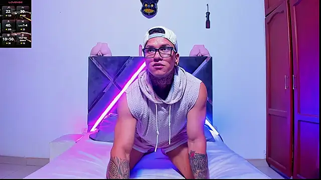 Snapshot of ArnoldSexy_ chatting on November 2025 04:40:02 PM ArnoldSexy online show from November 2025 04:40:02 PM