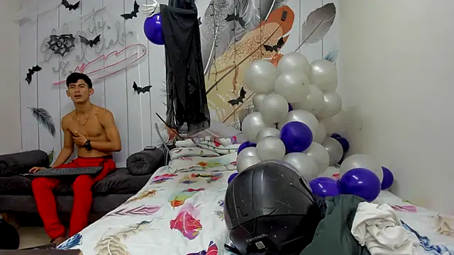 Holdme Hot online show from October 2025 03:17:01 AM