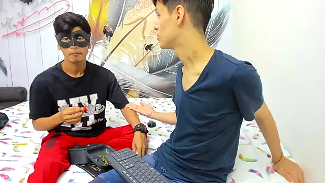 Holdme Hot online show from November 2025 04:34:02 AM