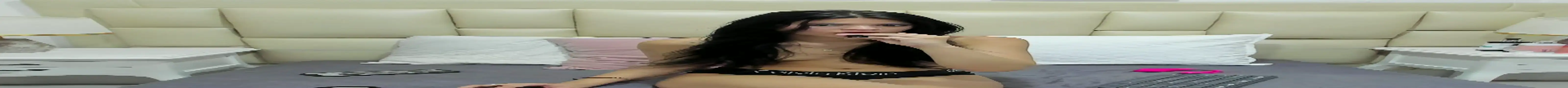 Snapshot of SkinnyGirl_28 chatting on October 2025 07:14:02 PM SkinnyGirl 28 online show from October 2025 07:14:02 PM