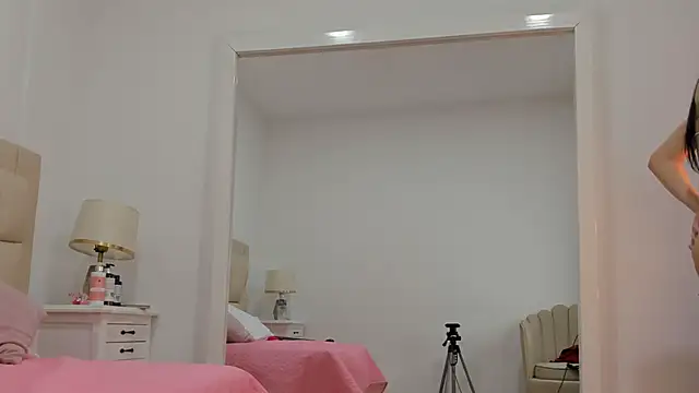 Snapshot of SkinnyGirl_28 chatting on October 2025 08:41:02 PM SkinnyGirl 28 online show from October 2025 08:41:02 PM