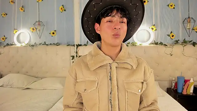 AleAurarashi online show from November 2025 06:01:01 AM