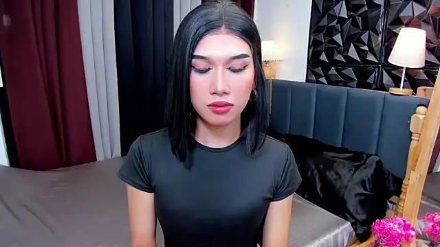 MaxCollins online show from November 2025 02:50:02 PM