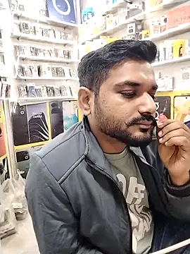 Snapshot of avi007p chatting on December 2025 01:05:01 PM avi007p online show from December 2025 01:05:01 PM