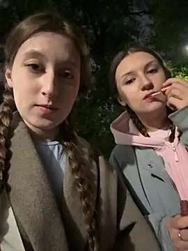 Snapshot of FroggyAnna chatting on October 2025 04:04:01 PM FroggyAnna online show from October 2025 04:04:01 PM