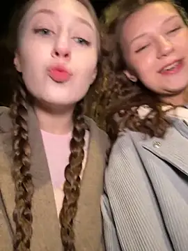 Snapshot of FroggyAnna chatting on October 2025 05:00:01 PM FroggyAnna online show from October 2025 05:00:01 PM