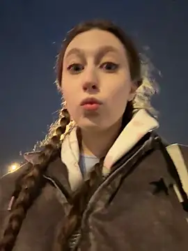 Snapshot of FroggyAnna chatting on October 2025 03:04:01 PM FroggyAnna online show from October 2025 03:04:01 PM