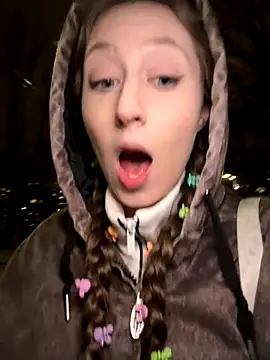 Snapshot of FroggyAnna chatting on November 2025 04:39:01 PM FroggyAnna online show from November 2025 04:39:01 PM