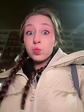 Snapshot of FroggyAnna chatting on December 2025 03:10:01 PM FroggyAnna online show from December 2025 03:10:01 PM