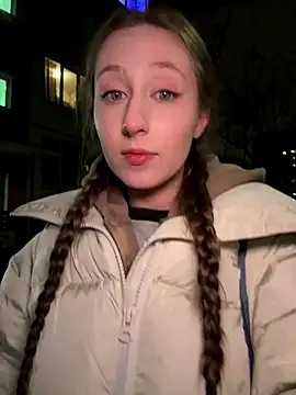 Snapshot of FroggyAnna chatting on December 2025 07:41:02 PM FroggyAnna online show from December 2025 07:41:02 PM