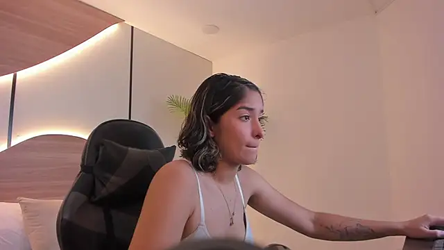 Snapshot of monserrat_blanco chatting on September 2025 02:00:01 AM monserrat blanco online show from September 2025 02:00:01 AM