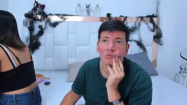 ZoeandEthan online show from October 2025 06:32:02 PM