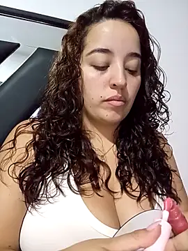 Snapshot of LoanaSantos chatting on October 2025 09:45:01 PM LoanaSantos online show from October 2025 09:45:01 PM