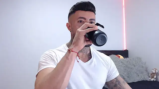 andrea de lucaa online show from September 2025 02:55:01 AM